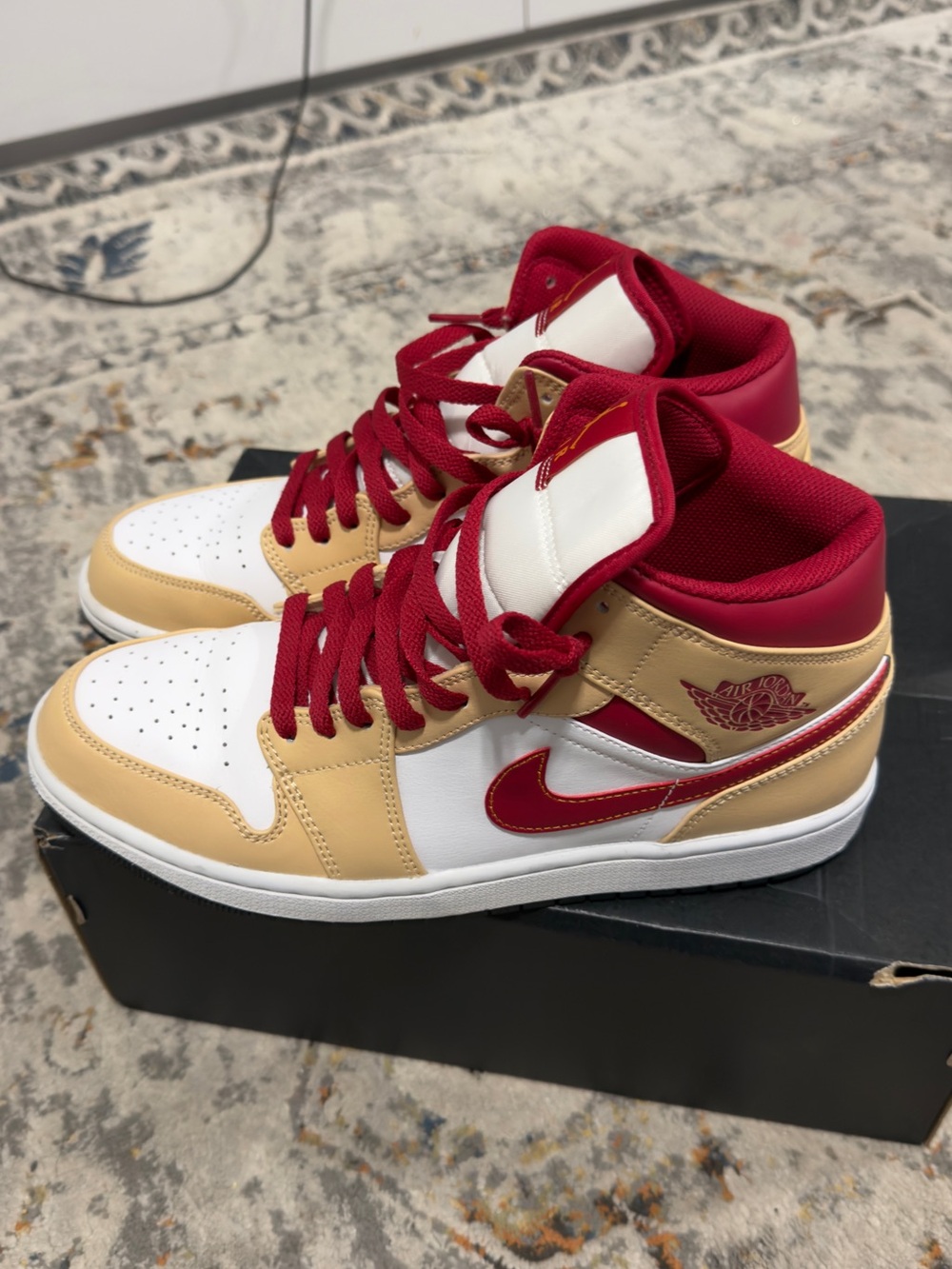 Air Jordan 1 Mid White Onyx Light Curry Red Men’s Size 10.5 excellent condition